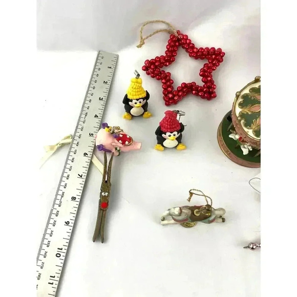 12x VTG Holiday Hanging Ornaments Christmas Sleigh Penguins Cows Santa 1990s - Picture 7 of 9
